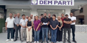 Li Menemenê li dijî êrîşên nîjadperest daxuyanî: Karkerên Kurd ne bi tenê ne