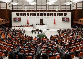 Li Meclisê hevdîtinên pêşnûmeyê zêde bûn: Tê çaverêkirin pêşnûme sibê were Meclisê