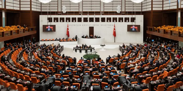 Li Meclisê hevdîtinên pêşnûmeyê zêde bûn: Tê çaverêkirin pêşnûme sibê were Meclisê