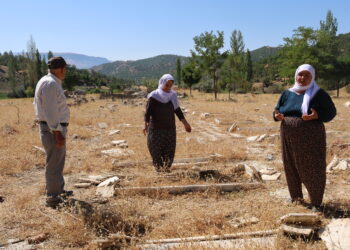 Piştî 11 salan li Besta serdana gorên zarokên xwe kirin