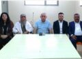 Omer Ocalanî fotografê pêvînayîşê yê Abdullah Ocalanî reyde vila kerd
