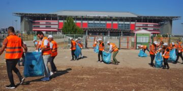 Li Xaçerêka Stadyûma Amedê xebatên paqijiyê