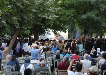Çîgdem Kiliçgun Uçar: Em ê şoreşgerên Kurdistanê biparêzin  Çetîn Arkaş: Hûn bi wan re çi qas serbilind bin jî kêm e