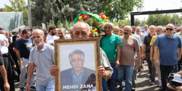 Mehdî Zana li Goristana Yenîkoyê hat definkirin