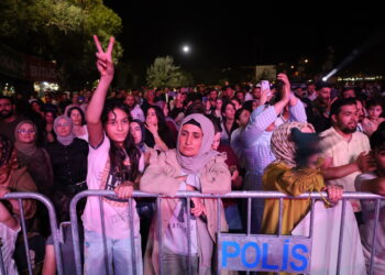 Roja 9emîn a mîhrîcanê bi şano, pane û muzîka cîhanî berdewam kir
