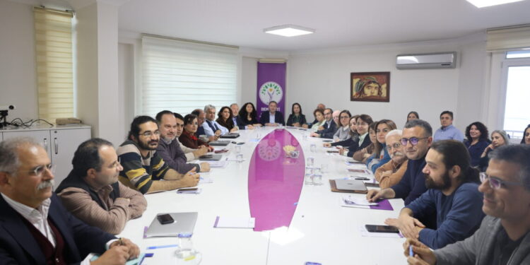 Rêveberiya Navendî ya DEM Partiyê bi awayekî awarte dicive