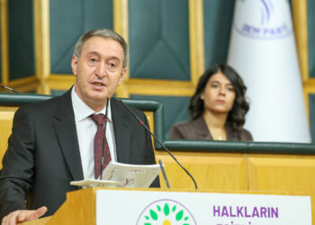 Tuncer Bakirhan: Qanûna çarçoveyî vekirina deriyê aştiyê ye