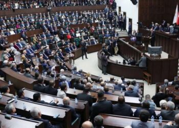 AKP seba qanûnê prosesî Meclîs de kom bi