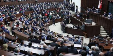 AKP seba qanûnê prosesî Meclîs de kom bi