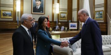 Heyeta DEM Partiyê bi Serokkomar re civiya