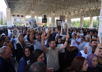 Şarê Nisêbînî bi rayîrşîyayîş derbazê cayê vîrardişê şehîdan bî