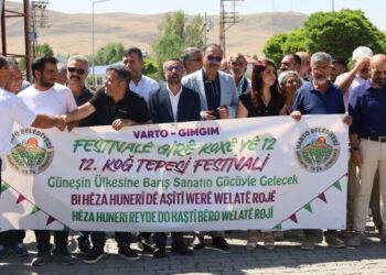 Festîvala Girê Koxî bi dawul û zirnayan dest pêkerd