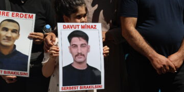 Rûniştina Fyê: Davût Mînaz ê ji sedî 90 astengdar berdin