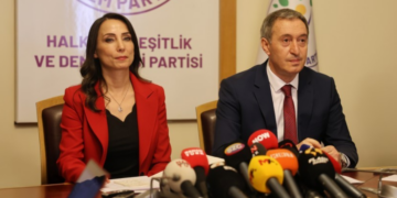 DEM Partî do siba qanûnê çarçewa îmza bikero