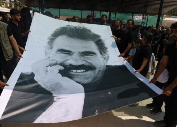 Ciwanan bi posterê Abdullah Ocalan serdana şîna cangoriyan kir