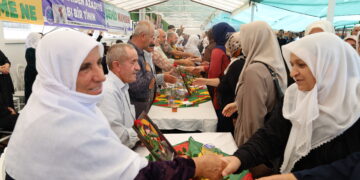 Wan de şînê şehîdan roja 2. de bi zîyaretanê girseyî dest pêkerd