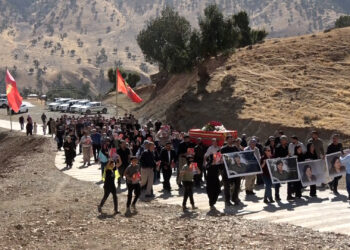 Cenazeyê şehîd Dîlan Şirnex bi girseyî li Şehîdgeha Mehmet Karasûngur hat veşartin