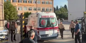 Manîsa de dibistanêk de hêrişo çekdarî