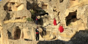 Rêzeya dîyine yê konseranê amîda dest pêkenê