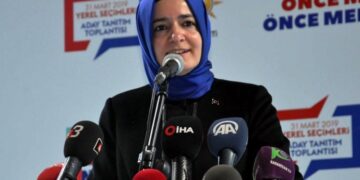Fatma Betul Sayan Kaya piştî îdiayan îstîfa kir