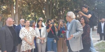 Selçûk Mizrakli çû ser gora Sirri Sureyya Onder: Em ê te bidin jiyîn