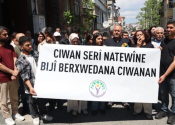 Ciwanên ku bi daxwaza girtinê sewqî dadgehê hatibûn kirin hatin berdan