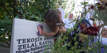 Tekoşîn Amed li ser gora xwe hat bîranîn