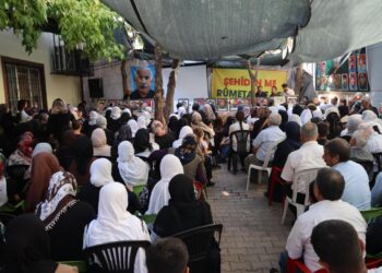 Bîranîna şehîdan a li Dîlokê bi dirûşma ‘Şehîd namirin’ bi dawî bû