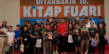 Serokê Amedsporê serdana Pêşengeha Pirtûkan a Amedê kir