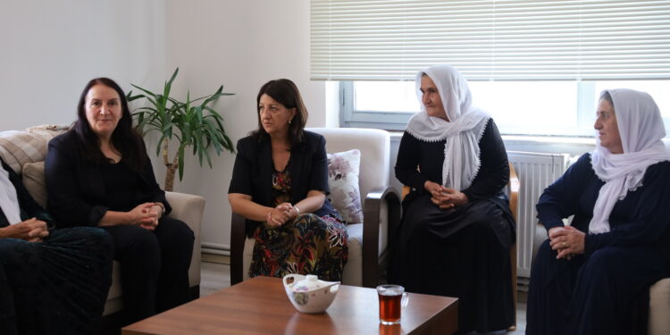 Pervîn Buldan: Pêşengên vê pêvajoyê dîsa jin û dayik in