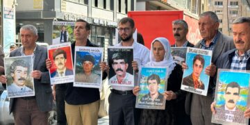 Kujerên 7 şivanên di 1990î de hatin kuştin li ku ne?