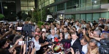 Mizrakli li Amedê bi girseyî hat pêşwazîkirin: Meşeke mezin a aştiyê dest pê kiriye