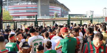 Alîgirên Amedsporê ji bo piştgiriyê herikîn qadê