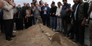 Cenazeyên endamên tevgera azadiyê Kaya û Kisaoglu bi girseyî hatin definkirin