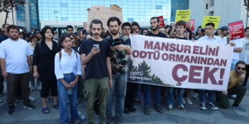 Xwendekarên ODTUyê bertek nişanî ‘rêya rantê’ dan