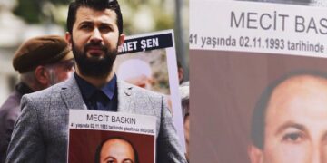 Eren Baskin ji bo ronîkirina kujerên bavê xwe serî li Wezareta Dadê da