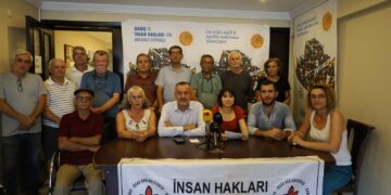 ‘Em di aştî û demokratîkbûnê de bi israr in’