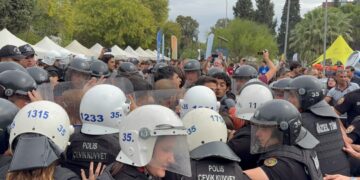 Unîversîteya Ege de xeylî wendekarî ameyê destbendkerdene