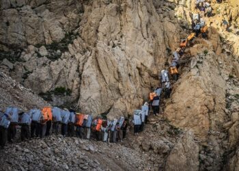 Îranî serê serre ra 12 kolberê kurdî û 13 esnafê belûcî qetil kerdê