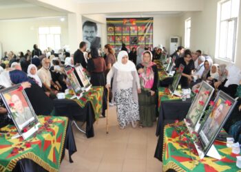 Bi girseyî serdana bîranîna şehîdan dikin