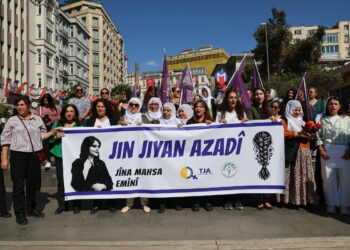‘Jîna di dirûşma Jin, Jiyan, Azadî û têkoşîna hevpar a jinan de dijî’