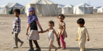 Ji ber gurbûna şer li Yemenê 60 hezar zarok neçarî koçberiyê bûn