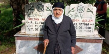 Dayîka Aştî Elîf Aslan şîye heqîya xo