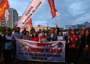 Berxwedana karkerên Nexweşxaneya Bajêr a Amedê didome