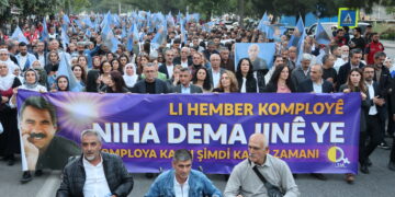 Bi hezaran li Amed, Sêrt û Êlihê Komploya 9ê Cotmehê şermezar kirin