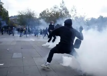 Fransa li ser pêya ye: Daxwaz jiyaneke wekhev û birûmet e
