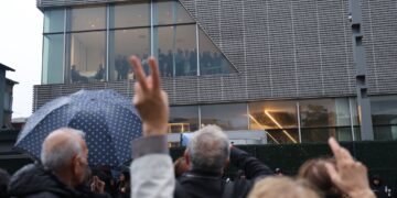 Li Stenbol û Îzmîrê bertekên li dijî qeyûma Halk TVyê HATE NÛKIRIN