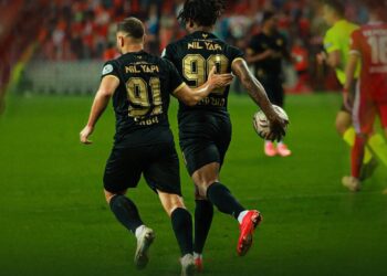 Amedsporê Samsûnspor têk bir û derket rêza yekemîn