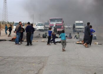 Koçberên Girê Spî di dema vegerê de li bajarê xwe rastî êrişê hatin