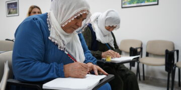 Guh nedan temenên xwe yên mezin, pênûs girtin û fêrî Kurdî dibin